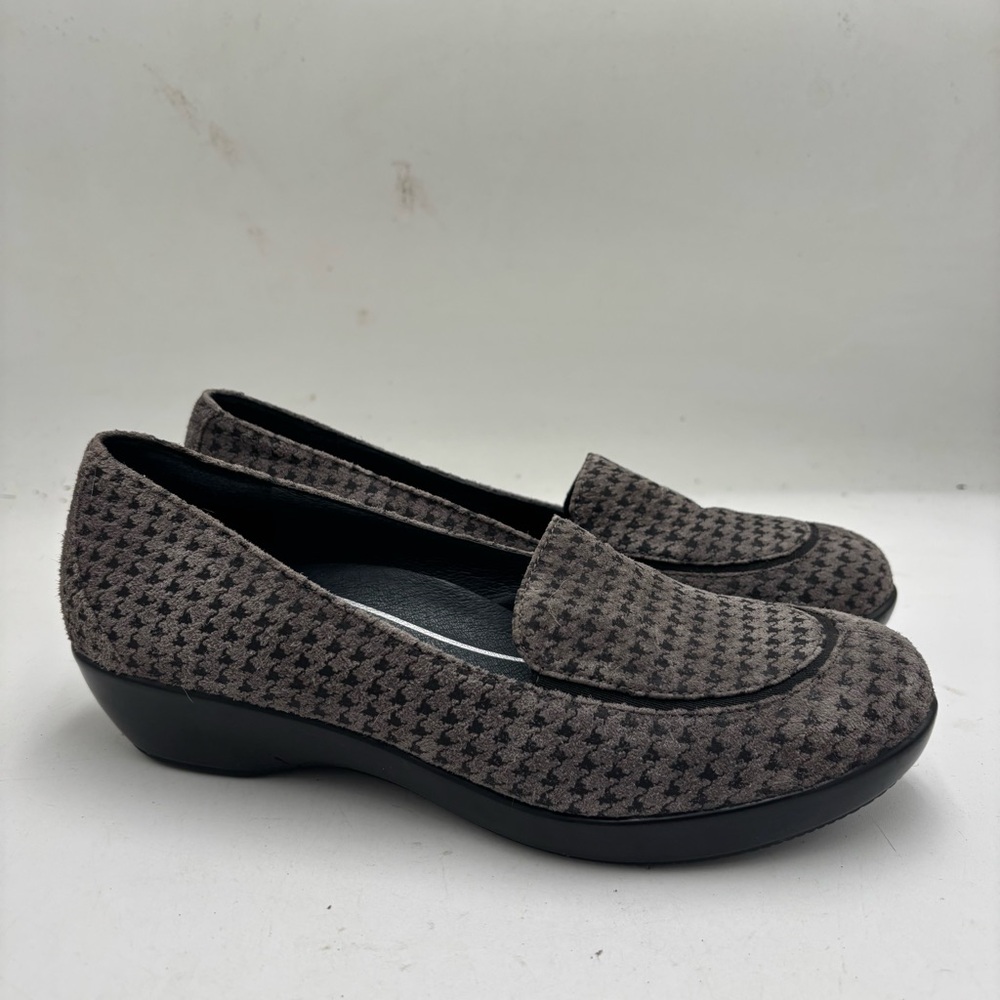Dansko Women’s 39 Grey Black Suede Houndstooth Debra Wedge Loafers